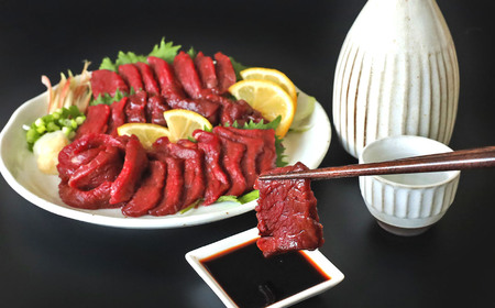 【 定期便 3回  】 まな板不要 カット済み 希少な 純国産 馬刺し 赤身 約 200g ( 50g ×4P） タレ付き | 肉 にく お肉 おにく 馬 馬肉 馬刺 熊本県 玉名市