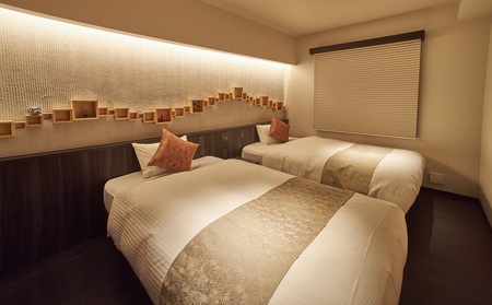 【SAKE Bar Hotel ASAKUSA】スイートルーム 1泊2名様 ペア宿泊券〈朝食付・日本酒飲み放題〉_0208-001-T06