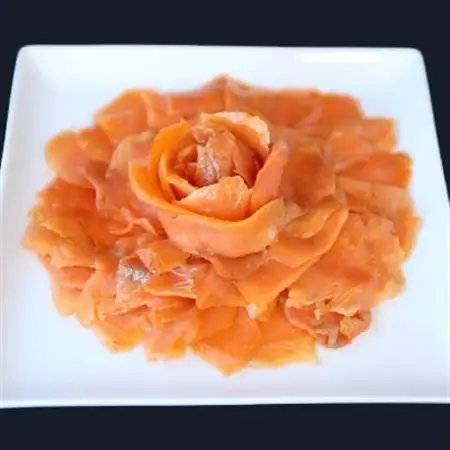 デカっ!びっくりサイズのスモークワインサーモンホール(半身)約1kg×1パック_スモークサーモン 大サイズ ワインに合う 鮭 高級_【配送不可地域：離島】【1287530】