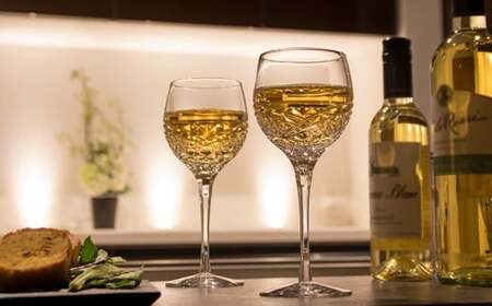 ペアワイングラス＜羽衣＞ KWP84-2902【ワイングラス ボルドー 赤 白 ブルゴーニュ モンラッシュ クリスタルガラス カガミ 江戸切子 上品 お祝い プレゼント】