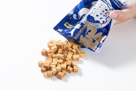 無添加 犬用 おやつ「鰹犬」焼津産燻製まぐろキューブ5袋 (a10-1094)