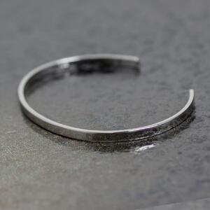 【SILVERプラチナコーティング】平打ちデザインが上品で個性的なバングル クールな大人カラーが人気 SV-B002 ジュエリー