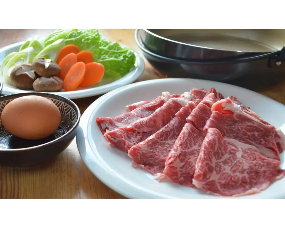【えりも短角牛】肩ロースとバラのすき焼きセット【er007-018】牛肉 牛 肉 ビーフ ロース バラ肉 すき焼き用 鍋 お取り寄せ 冷凍 冷凍便 国産 北海道産 北海道 えりも町