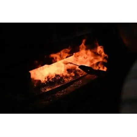【刀匠四郎國光一門】《刀鍛冶が造る本格包丁》特別黒打菜切り包丁柳刃(両刃)_雑貨・日用品 包丁 キッチン用品 _【配送不可地域：沖縄県】【1533317】