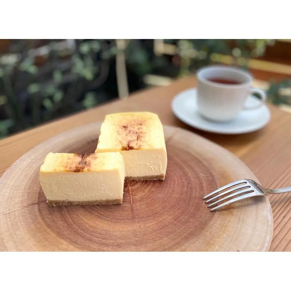 ハグするチーズケーキ　【プレーン味/まるごと１本】(プリザーブドフラワー付）
