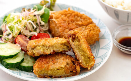 【全3回定期便】カレーコロッケ 40個 3.4kg ころっけ 冷凍 揚げ物 惣菜 コロッケ 横須賀 弁当 かれー カレー【有限会社丸伸商事】 [AKFH027]