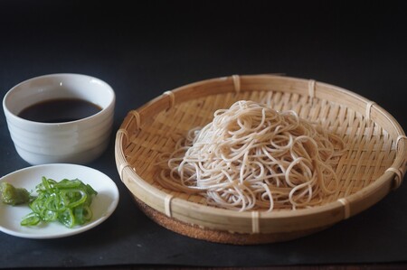 【ふるさと納税】池田商店「信州黒姫 細切りそばセット」16食分（乾麺220g×8把+つゆ16袋付き）｜つるりとしたのど越しの更科系の極細麺【長野県信濃町】