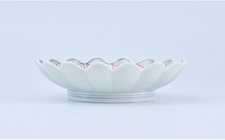 有田焼 文青 丸紋花弁紋 菊形6.5寸皿 18cm【まるぶんオリジナル】食器 器 うつわ 磁器 和食器 皿 プレート 取皿 中皿 フルーツ皿 菊皿 初期伊万里 赤絵 お正月 ハレの日 手描き 食洗機対応 30000円 3万円 A30-822