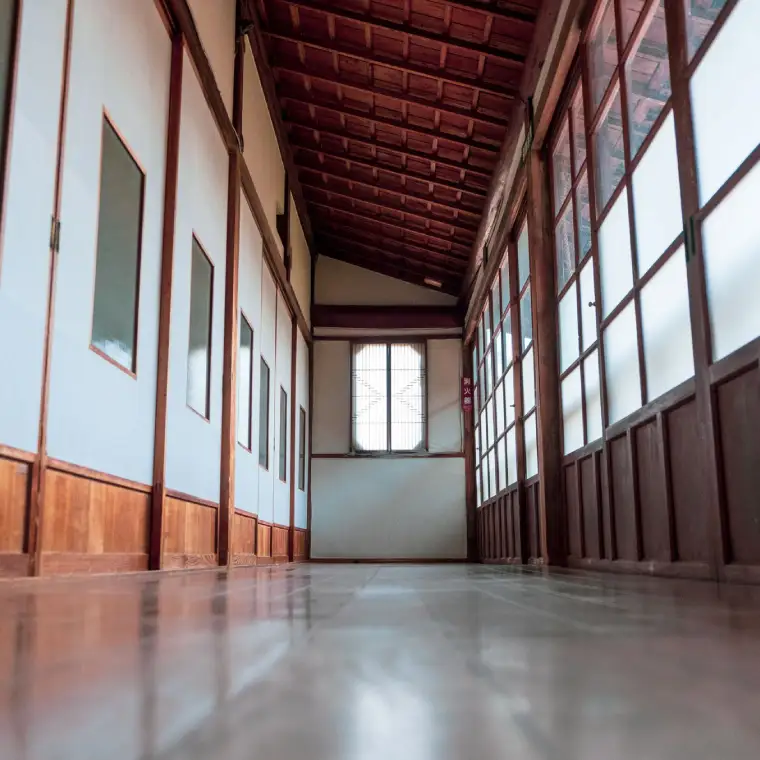 【本野旅館】紫波町 昭和レトロ 日本の伝統的 宿泊施設 宿泊チケット【素泊り】 (EB001) 昭和レトロな雰囲気を醸し出す日本の伝統的な宿泊施設