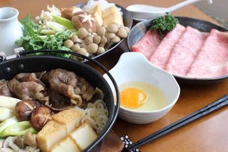 数量限定！国産 黒毛 和牛 きたかみ牛 ロース すき焼き用 375g  数量限定 A5 A4 人気 肉 牛肉 お歳暮 忘年会 贈答用 牛ロース 岩手県 北上市 E0095（お肉のたかゆう）すき焼き ブランド牛 国産牛 お正月料理 おせち代わり 冬の贅沢 パーティー向け お歳暮 年末大人気
