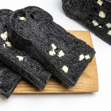 お餅のような食べ応え!竹炭を使用した”真っ黒な”竹炭食チーズ食パン(半斤)【配送不可地域：離島・北海道・沖縄県】【1474491】