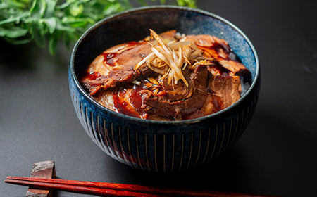 【ギフト用】自家製焼豚（約300g） 秘伝 焼き豚 焼豚 国産 冷凍 おつまみ おかず 豚 豚肉 肉 豚バラ バラ肉 ご当地 グルメ 食品 四国 1万円 F5J-605