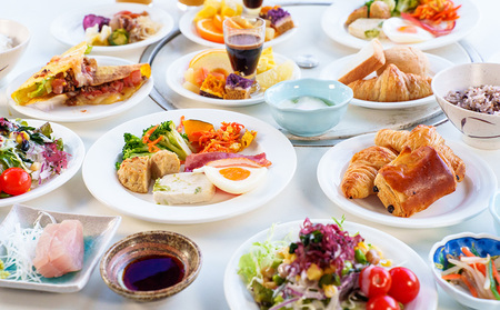 【ウォーターマークホテル沖縄 久米アイランド】デラックスキング 2名様(1泊朝食付) ご宿泊券