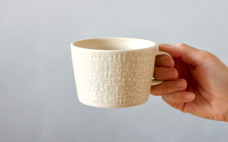 【波佐見焼】PATTERNED MUG ペア2色セット  ecru＋greige 【BIRDS’ WORDS】[CF082]