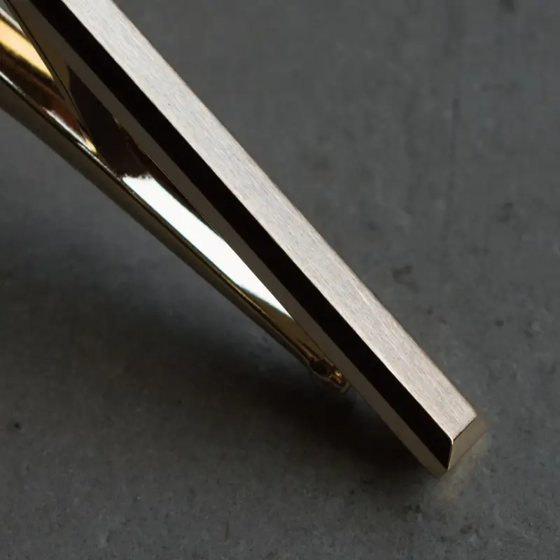 ４面カットネクタイピン ライトゴールド