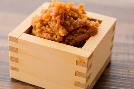 【地元の味】発酵文化の町の甘みそ樽入り 味噌