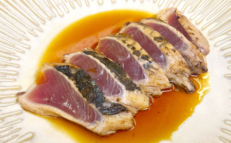 26-15．四万十市場のカツオ塩たたき自家製醤油ポン酢(塩振り、スライス済み、血合い抜き)・カツオ生節醤油漬けセット
