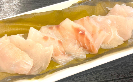 26-17．四万十市場の季節の魚昆布締め