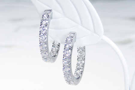 K18WG【2.0ct】ダイヤモンド中折れフープピアス【20mm】 CSP00069 SWAV035｜山梨県 昭和町 ジュエリー アクセサリー ギフト プレゼント 贈り物 記念日 誕生日 カジュアル フォーマル オケージョン ダイヤのピアス ダイヤモンドジュエリー ダイヤモンドピアス ダイヤモンドアクセサリー