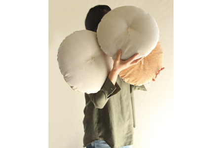 丸座布団　コルクレザー生地　40R 　40cm　（なごみ：こいあい） 座布団 ｸｯｼｮﾝ ｺﾙｸﾚｻﾞｰ生地 手作り ｵｰｶﾞﾆｯｸｺｯﾄﾝ  耐久性
