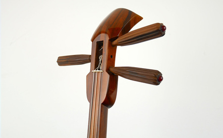 三線　「屋良三線屋」の沖縄産クロユシギ三線　＜透明漆塗＞