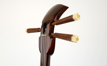 三線　「屋良三線屋」の沖縄産クロユシギ三線