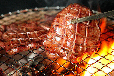 牛タン 厚切り 8mm 塩味 500g 2p 計1kg [佐利 宮城県 南三陸町 30ag0022]