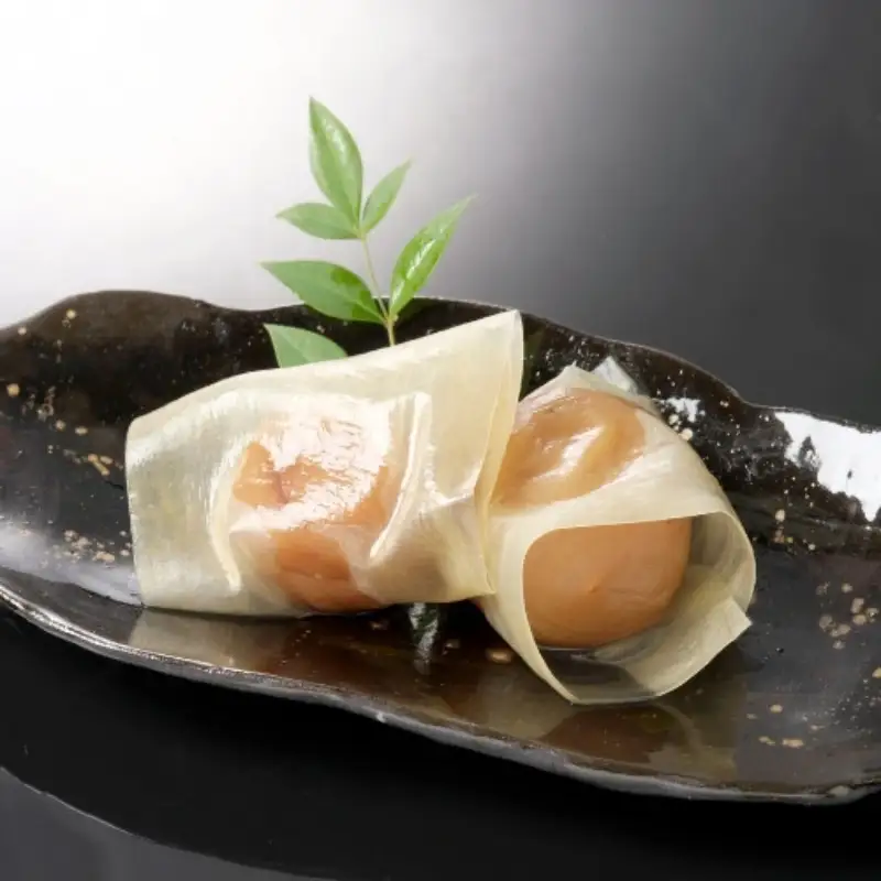 高級 紀州南高梅 こんぶ巻梅 250g（6粒から8粒 木箱入り） はちみつ入り 塩分約8％ / 梅干し 梅 南高梅 梅干 和歌山 田辺市 うめ 肉厚 お米 おにぎり 昆布 コンブ 健康 贈り物にも 【mrs032】