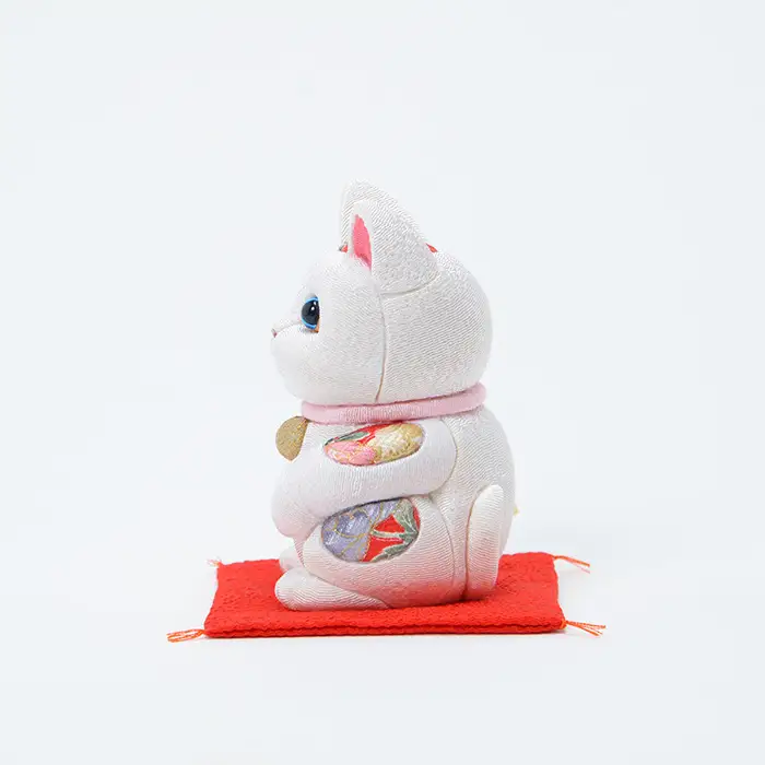 木目込人形（招き猫・風水（中）白） | まねきねこ 猫 飾り物 人形 置物 ちりめん 伝統工芸 縁起 開運招福 千客万来 商売繁盛 金運 インテリア プレゼント 雑貨 可愛い 柿沼東光 クールジャパン The Wonder 500 埼玉県 越谷市