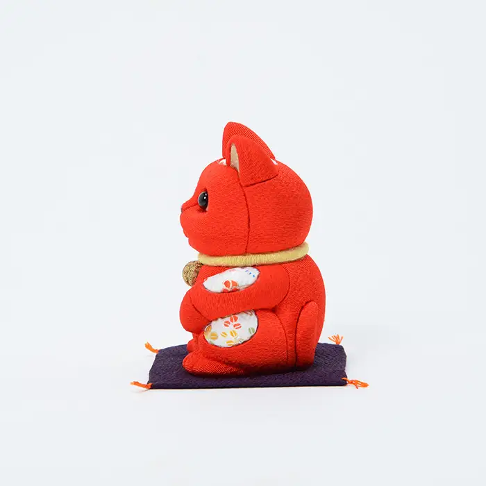 木目込人形（招き猫・風水（中）赤） | まねきねこ 猫 飾り物 人形 置物 ちりめん 伝統工芸 縁起 開運招福 千客万来 商売繁盛 金運 インテリア プレゼント 雑貨 可愛い 柿沼東光 クールジャパン The Wonder 500 埼玉県 越谷市