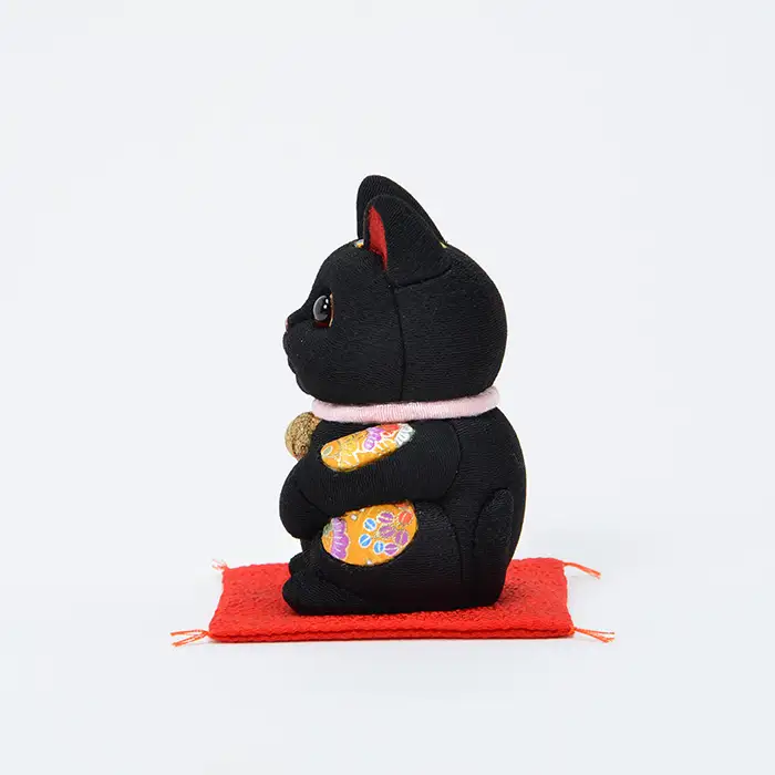 木目込人形（招き猫・風水（中）黒） | まねきねこ 猫 飾り物 人形 置物 ちりめん 伝統工芸 縁起 開運招福 千客万来 商売繁盛 金運 インテリア プレゼント 雑貨 可愛い 柿沼東光 クールジャパン The Wonder 500 埼玉県 越谷市