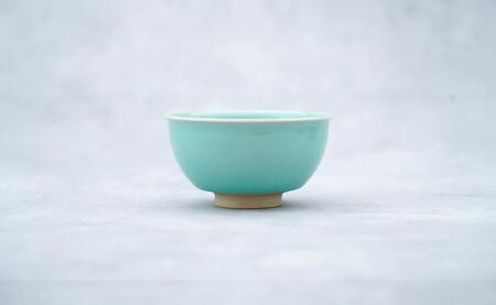 有田焼 翡翠天青茶碗 2色セット【梶原大敬 茂正工房】器 うつわ 食器 和食器 ちゃわん ご飯 ごはん お茶碗 ペア セット 2個 食器セット 青磁 翡翠 天青 ブルー グリーン 作家 手仕事 ろくろ シンプル 電子レンジ対応 A35-309