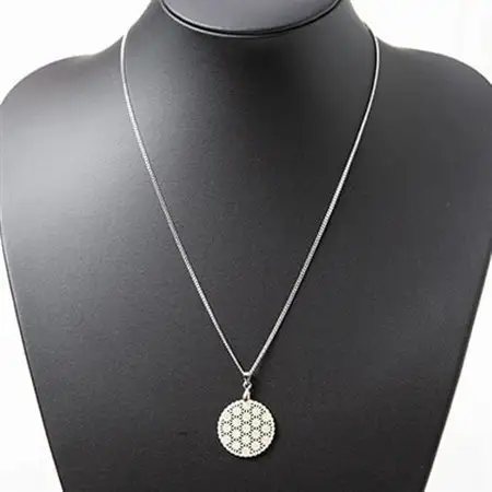 25ミリ!白蝶貝のレース彫刻「麻」ペンダント　_装飾品・工芸品 ペンダント・ネックレス アクセサリー _【1431140】