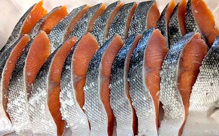 業務用 紅鮭切り身 2kg（1kg×2箱） 大容量 サケ さけ 魚 保存食 冷凍 バラ入れ