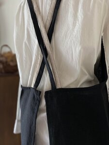 ギャザーエプロン Fu-ra 【カラー：ブラック】エプロン 手作り ハンドメイド 30-090