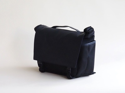 MESSENGER（鹿革メッセンジャーバッグ）NV×BK（ネイビー×ブラック） バック 鹿革 レザー ジェンダーレス 男女兼用 アップサイクル ショルダーバッグ サイドポケット付 かばん [h003]