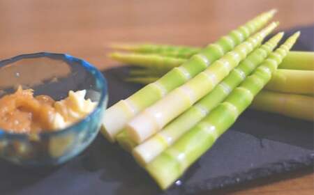 【5月下旬発送開始予定】 期間限定 天然山菜 皮付き 竹の子 約600g ／ たけのこ タケノコ 筍 姫竹 ひめたけ ヒメタケ ひめ竹 山菜 さんさい 採れたて 春 旬 春の山菜 春の味覚 季節物 季節野菜 旬野菜 春野菜 春の野菜 産地直送 季節限定 数量限定 じじちゃん 岩手県 八幡平市 おすすめ