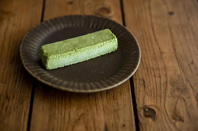 チーズスティック ほうじ茶のチーズスティック 静岡茶のチーズスティック 各4本(計8本) 食べ比べ セット 詰合せ 濃厚 芳醇 お茶の香り 国産小麦使用 お菓子 デザート スイーツ ギフト プレゼント 冷凍発送 富士市 [sf034-004]