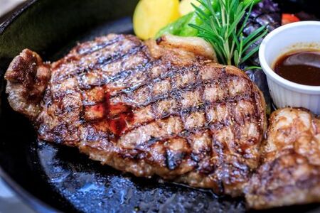 脂と赤身のバランスが最高! ブランド牛 九十九里オーシャンスタービーフ サーロインステーキ用 200g×2枚 / ふるさと納税 肉 牛肉 ブランド牛 オーシャンスタービーフ サーロイン ステーキ 200g 2枚 九十九里 千葉県 山武市 SMCE002