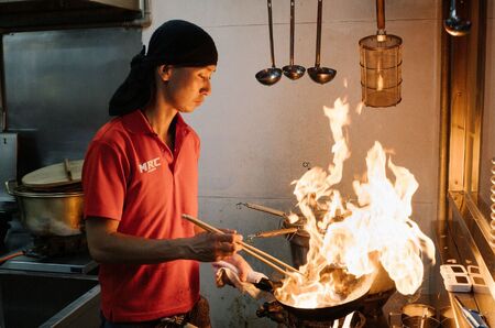  【長崎県産の黒毛和牛使用！】和牛ちゃんぽん 具材入り3食セット【麺や潮風】本場 長崎 佐世保 ちゃんぽん