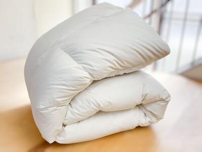 リサイクル羽毛掛布団　リサイクル羽毛ダウン93％ 羽毛量1.2kg 冬掛けシングルサイズ（ホワイト色） 羽毛布団 羽毛掛布団 リサイクル羽毛 ダウン93％ 羽毛量1.2kg シングル 150cm×210cm ホワイト 羽毛 掛け布団 再生羽毛 立体キルト 防虫 防ダニ 静電防止 寝具 布団 冬掛け リサイクル 山梨県 北杜市 白州町 [h126]