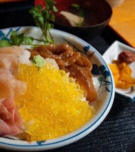 高級木箱入り黄金イクラ逸品セット(7種)黄金イクラやヤマメなどを詰め合せ！