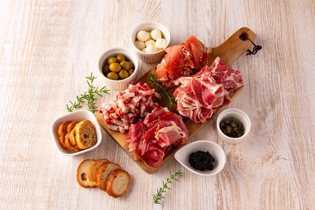 国産豚バラエティー生ハムセット（4種・8p）（計900g） 豚肉 肉加工品 豚モモ 豚バラ 肩肉 スライス 切り落とし パンチェッタ 短冊 コッパスライス サラダ おつまみ 小分け お祝い プレゼント 贈り物 贈答 詰め合わせ お中元 のし