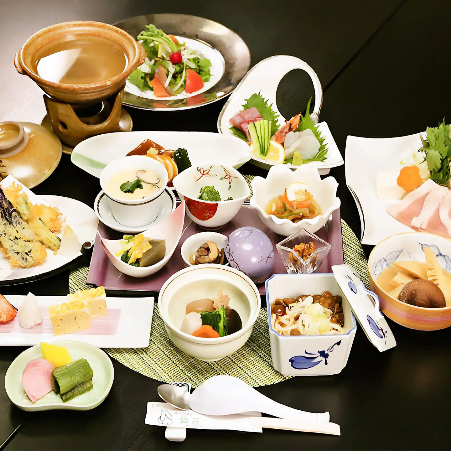 湯田川温泉　仙荘湯田川　ペア宿泊券（1泊2食付）【詣でる つかる 頂きます】（山形県鶴岡市） ペット可の客室有 源泉かけ流しの天然温泉 海の幸・山の幸の和懐石 | 山形の三元豚 和食 東北 庄内 日本海 記念日 誕生日プレゼント 夫婦旅行 カップル