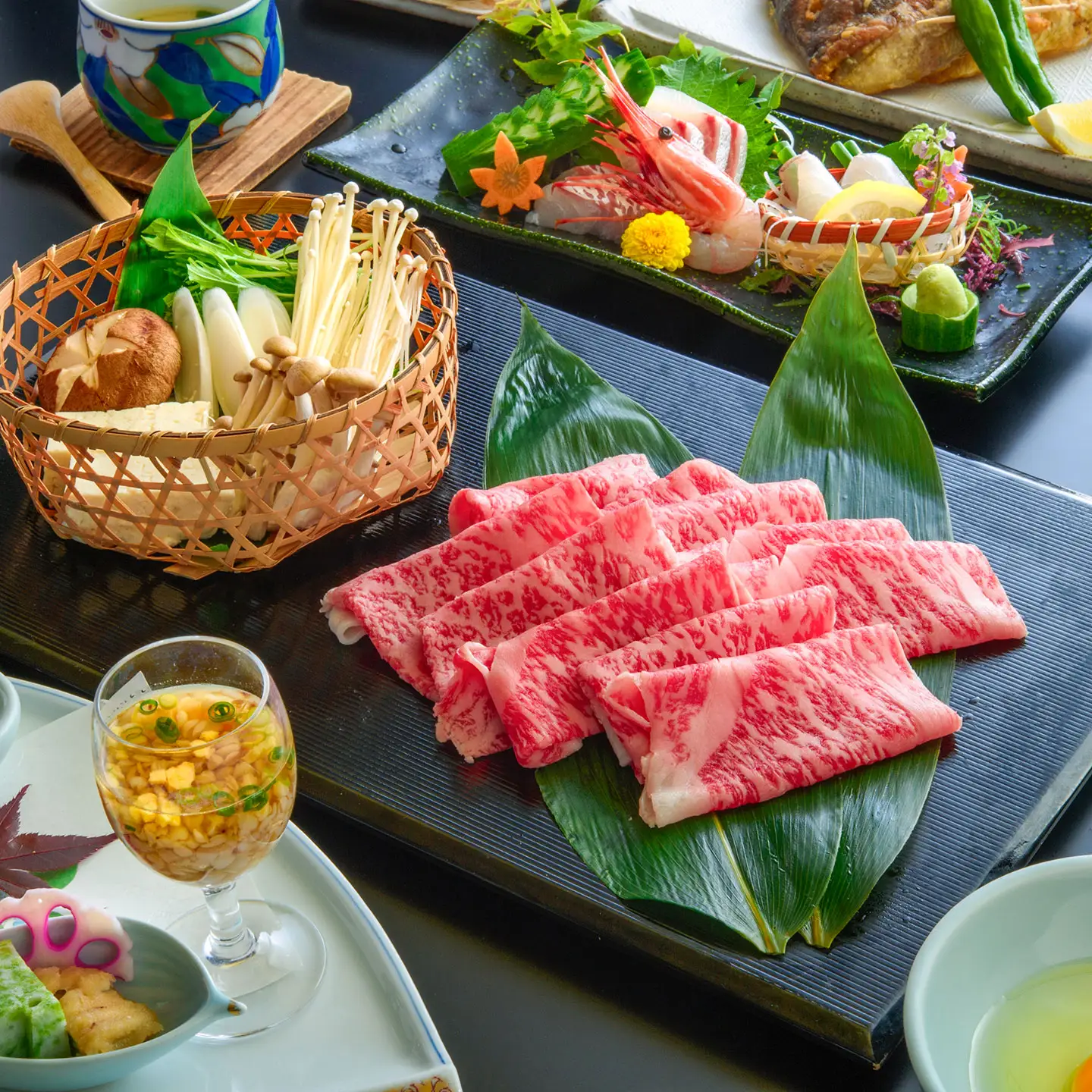 あつみ温泉　高見屋別邸久遠　ペア宿泊券（1泊2食付）【詣でる つかる 頂きます】（山形県鶴岡市）歴史ある出羽の名湯 源泉かけ流し 山形牛のすき焼き会席 モダニズム×日本庭園 | 和食 東北 庄内 記念日 誕生日プレゼント 夫婦旅行 カップル 