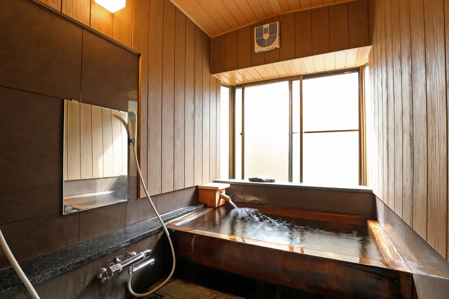 湯田川温泉　ますや旅館　ペア宿泊券（1泊2食付）【詣でる つかる 頂きます】（山形県鶴岡市）開湯1300年の歴史浪漫 レトロ×洗練の内装 食事個室 | 源泉かけ流し 和食 東北 庄内 日本海 記念日 誕生日プレゼント 夫婦旅行 カップル