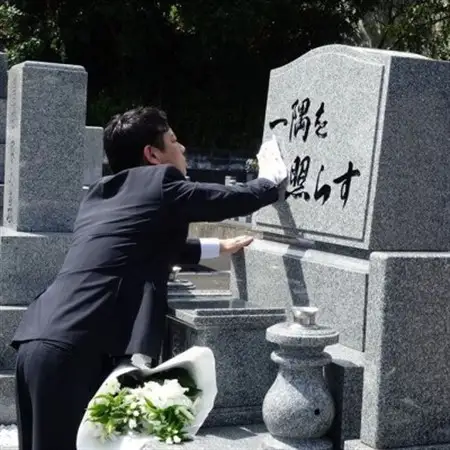 【水巻町のお墓が対象】お墓参り代行サービス(1回)仏花・写真報告書付き【1371326】
