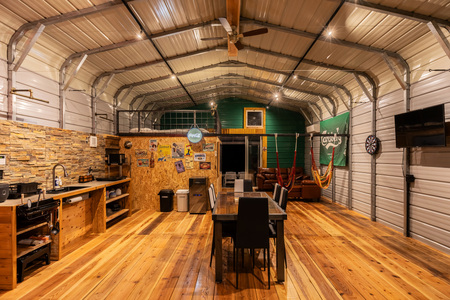 宿泊施設「TORAMIsurf&dogsOHANA」で利用可能な宿泊補助クーポン券　２万円分