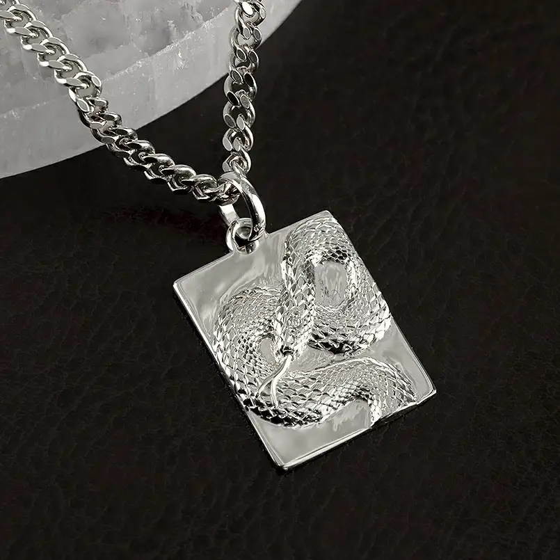 ヘビ 蛇 プラチナ ペンダントトップ スネーク プレート ネックレス ダイヤ 喜平 ダイヤモンド 0.005ct ペンダント 大ぶり pt900 干支 巳年 ジュエリー シンプル 記念日 誕生日 人気 ギフト 普段使い 贈り物241017sh202dpm SWAA229
