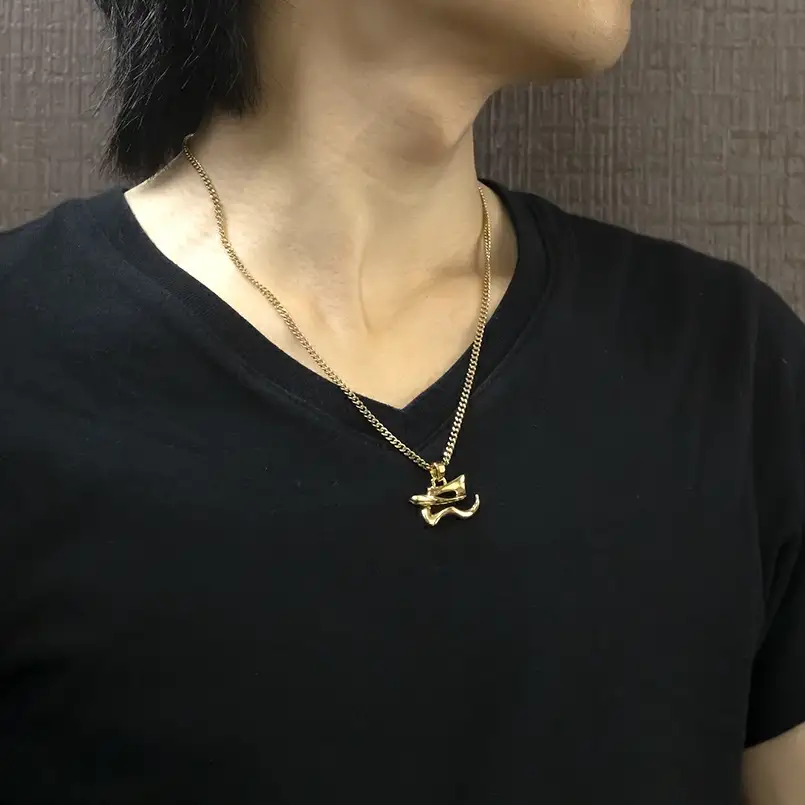 ヘビ 蛇 ペンダントトップ k18 スネーク 18金 ネックレス メンズ 喜平 18k ゴールド 漢字 巳 ペンダント 大ぶり イエローゴールドK18 干支 巳年 ジュエリー シンプル 人気 普段使い 贈り物 241017201ym SWAA231